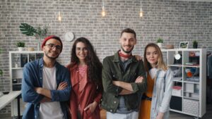 El paro entre los menores de 25 años se sitúa en las 171.003 personas tras caer un 4,5 % en un año