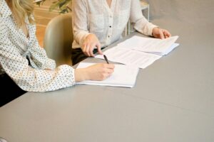 Así ha evolucionado el empleo durante el primer semestre del año: mayor protagonismo de los contratos fijos discontinuos y 190.000 desempleados menos